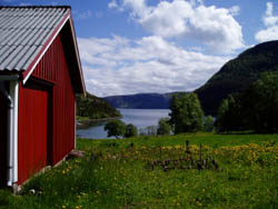 View from Tormond Moes farm down to Innervågen bay and Hemnefjord