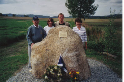 'The Team 2003' at memorial to W1053 TL-G