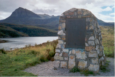 memorial at Loch a' Chàirn Bhàin